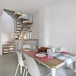 Martinez Duplex Apartment *